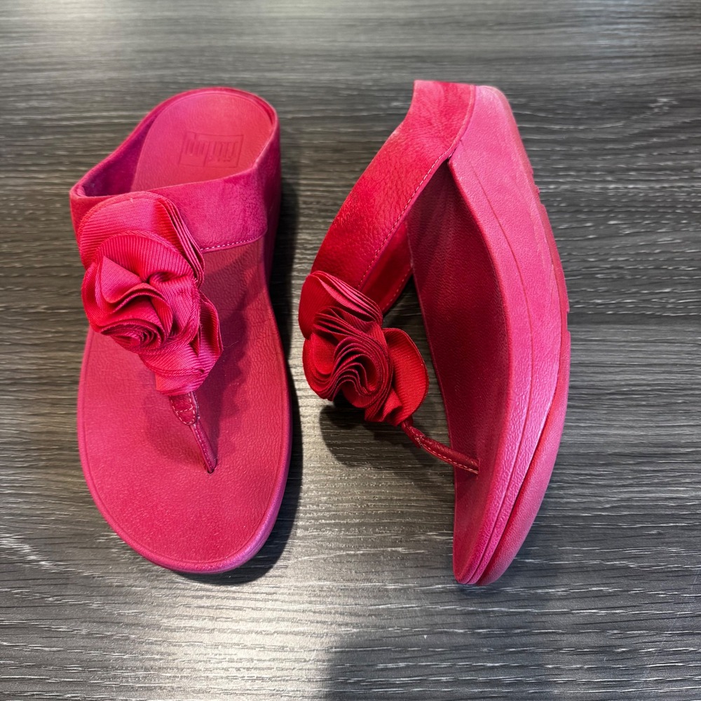 FitFlop Lulu Rosette Red Suede Thong Sandals Womens 7 C92-203 Floral Slides